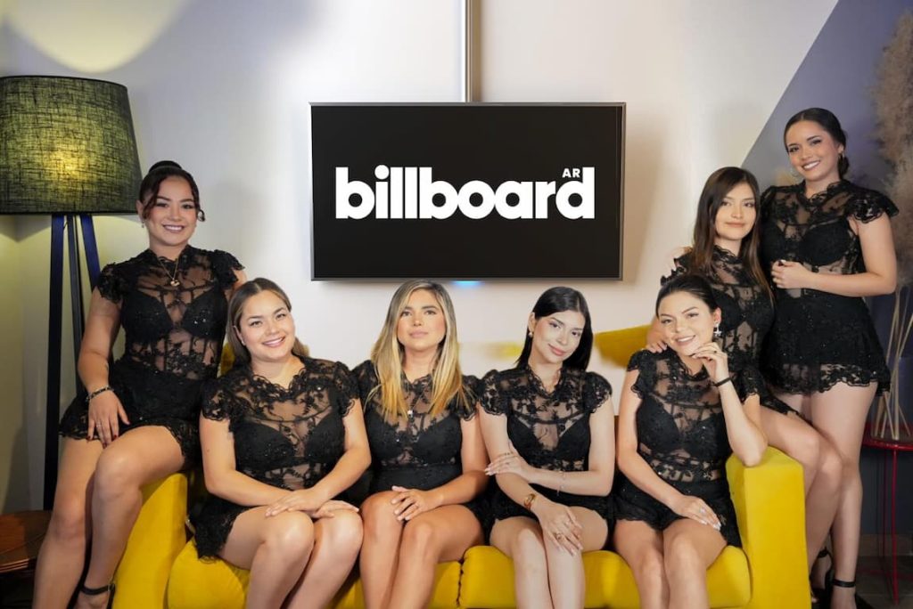 Vocalistas de Corazón Serrano durante su visita a Billboard Argentina